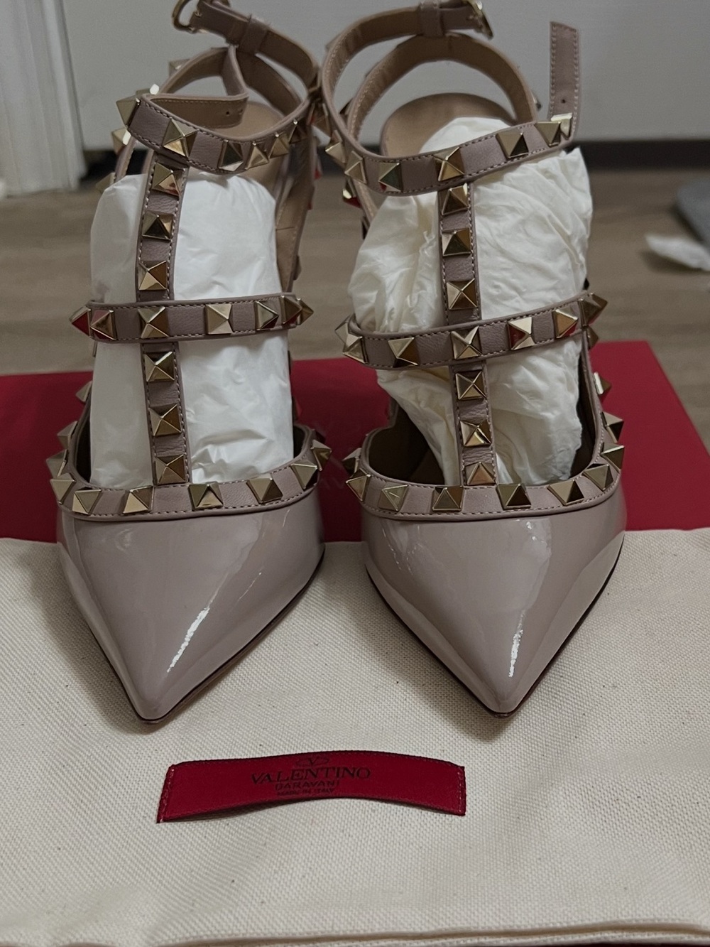 Brand new! Valentino GARAVANI Rockstud POUDRE/ nude blush patent pump heel sise